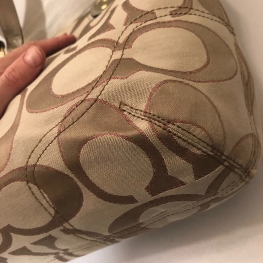 Coach vintage y2k signature pink poppy signature metallic bag